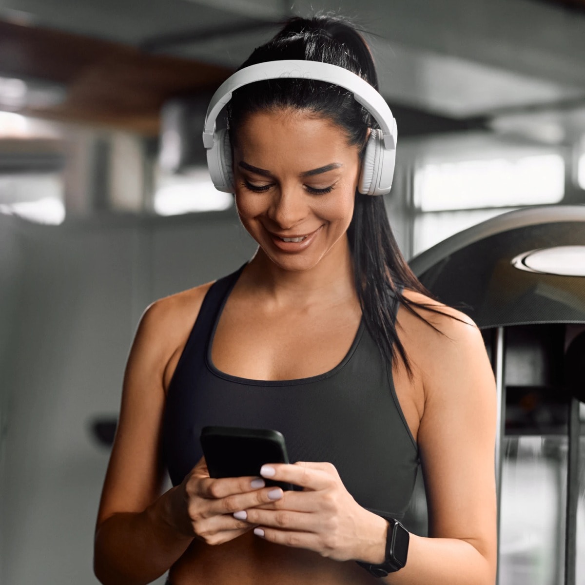 Mitarbeitende nutzen Firmenfitness App in Bielefeld