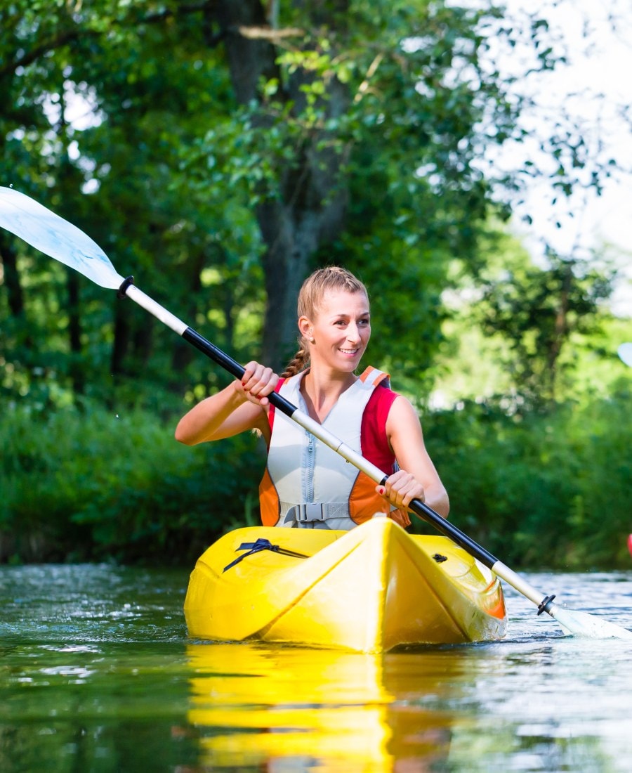Kanufahren als Outdoor- und Teambuilding-Angebot für Firmenfitness in Lippstadt und Umgebung.