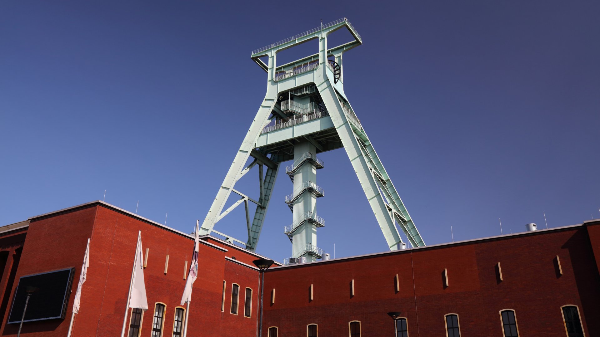 Firmenfitness in Bochum mit Blick auf das Deutsche Bergbaumuseum im Ruhrgebiet