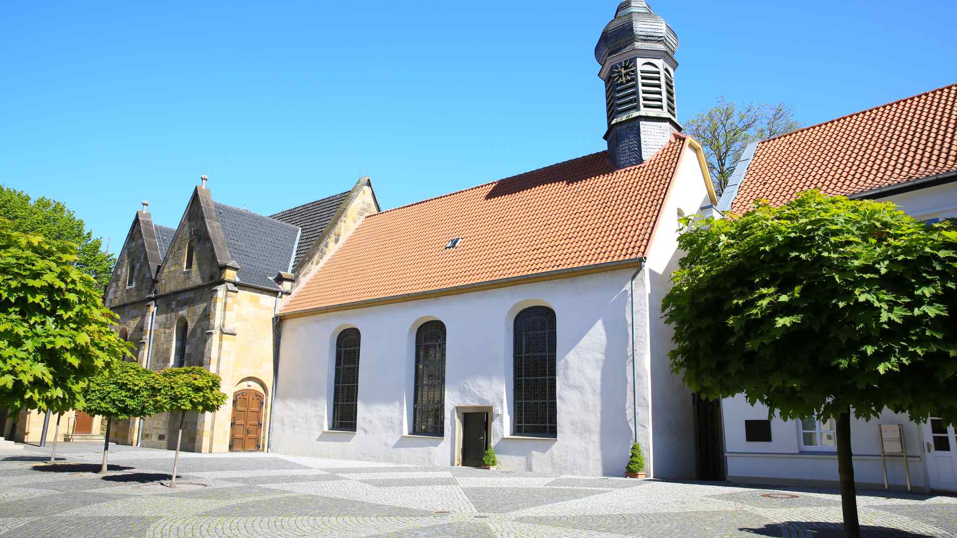 Historische Johannes-der-Baptist-Kirche in Herford als Hero-Bild der Firmenfitness Herford Seite