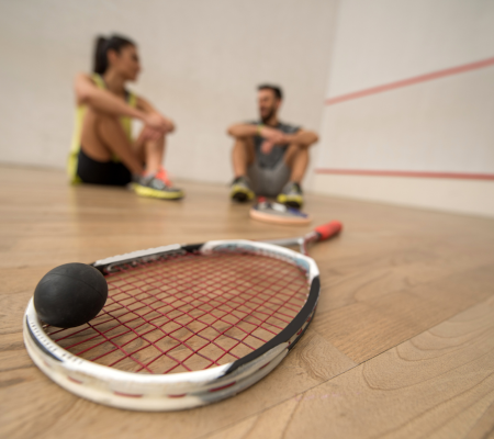 Hier gehts zu 60 Minuten Squash Inklusive: Leihschläger & Ball