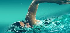 Schwimmer im Wasser